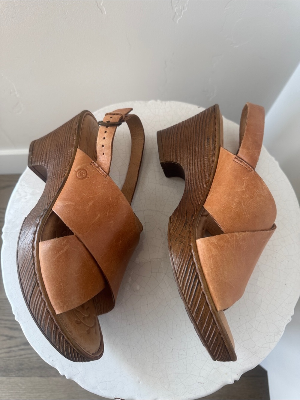 Born Women's Tan Camel Leather Crossover Slingback Sandals Platform Size 10 EUC - Picture 5 of 12